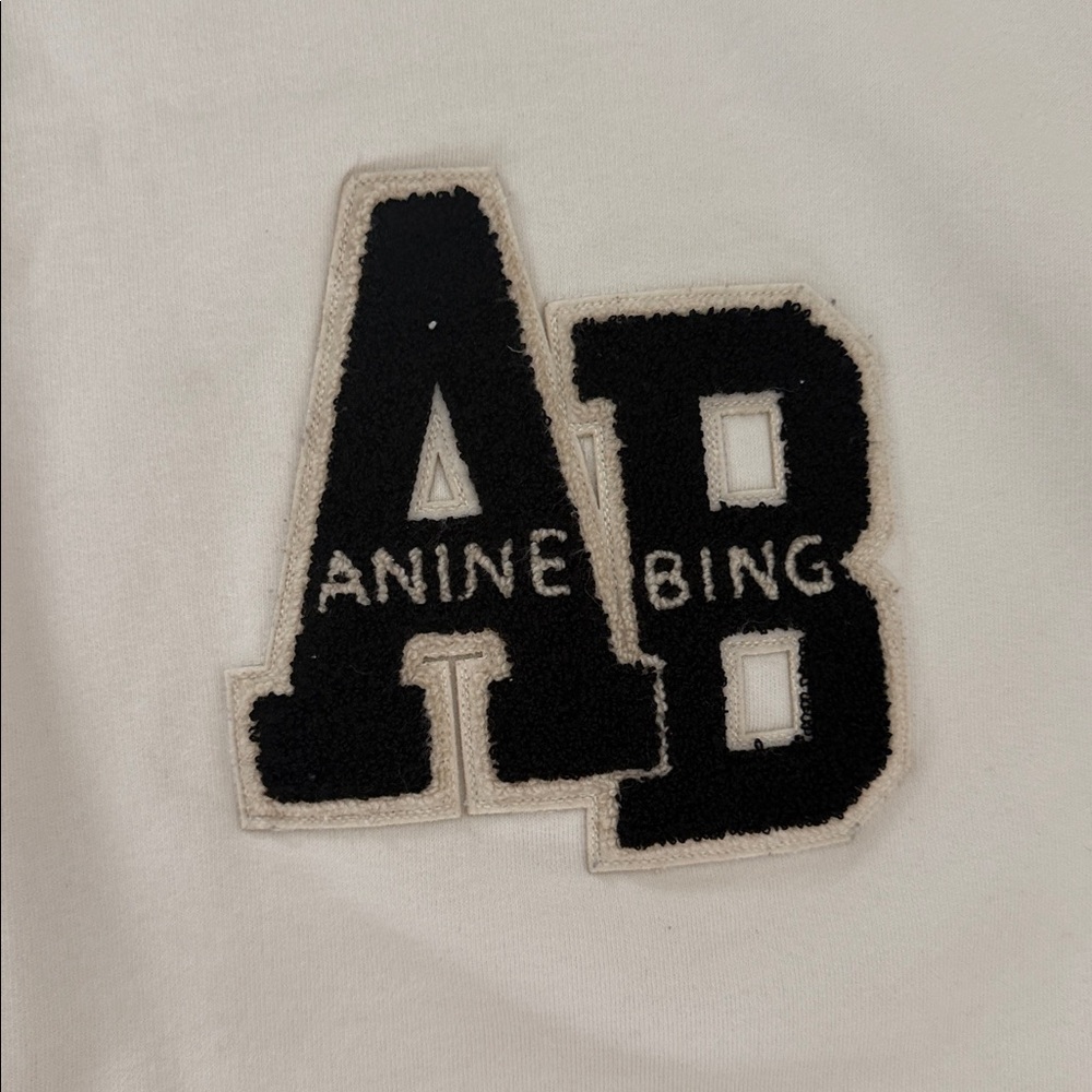 White crew neck - Picture 2 of 7